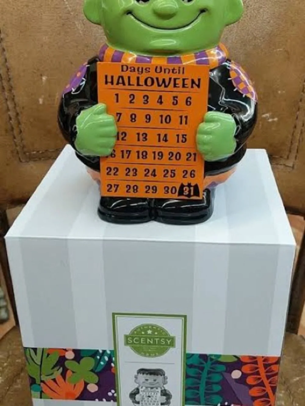 NEW IN BOX Scentsy Green Troll Halloween Countdown with Orange Plaque